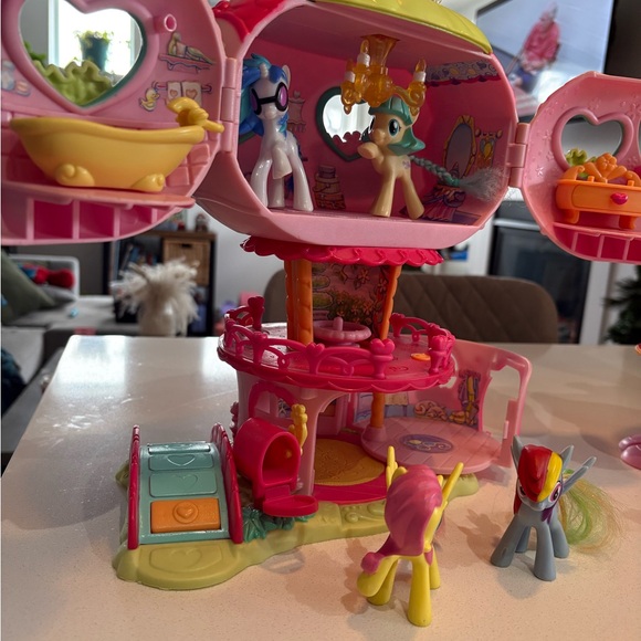 Hasbro Pink and Yellow Pony Playset - Picture 10 of 12